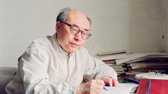 国际油价大跌，金银齐涨