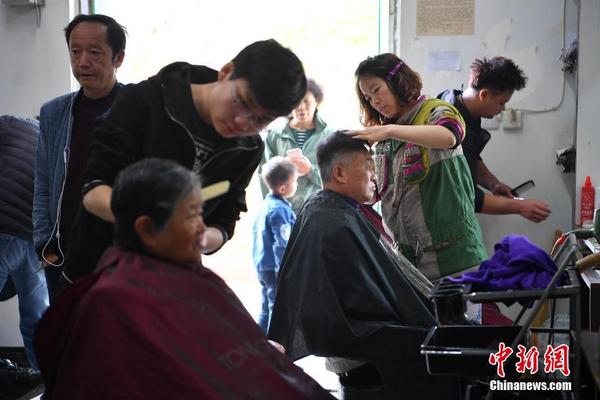 【ip.o前哨】从—国货黑马到增长失速，珀莱雅的美丽危机何解？