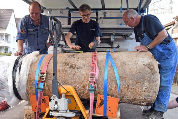 理想 l8: 的配置卖 l6 的价格，?昊铂 hl 增程版 26.98 万元起售，纯电续航 350km