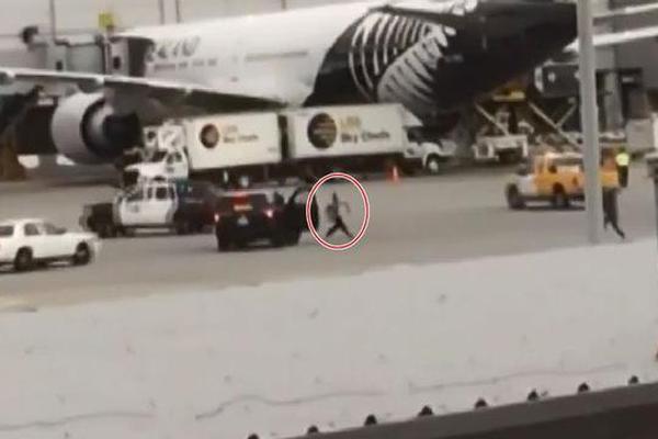 初{灵}信息换手率37.76%，机构龙虎榜净卖出2986.44万元