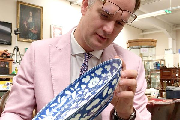 华!虹.公司第三季度实现营收6.352亿美元 同比增长20.7%