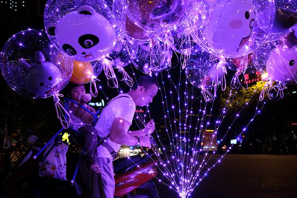 港;股钢;铁板块盘初走强，中国铁钛涨超10%